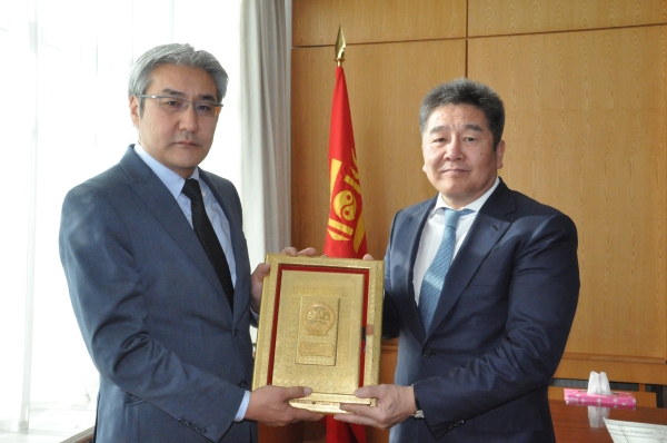 А.Гансүхийг ҮАБЗ-ийн Нарийн бичгийн даргаар томилов