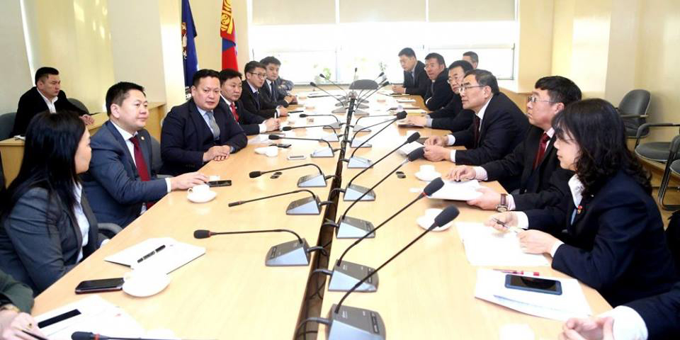 1008 айлын орон сууц бүхий “НОГООН НУУР” хорооллын төслийн ажлын явцтай танилцлаа