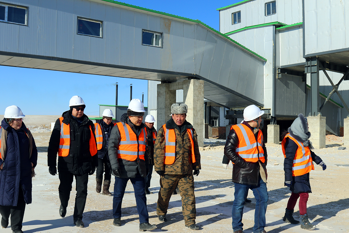 БОАЖЯ-ын сайд Н.Цэрэнбат сайжруулсан түлшний үйлдвэрүүдтэй танилцлаа