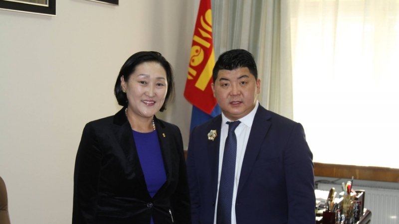 Жүжигчин Б.Баттөмөр “Алтан гадас” одонгоор шагнагдлаа