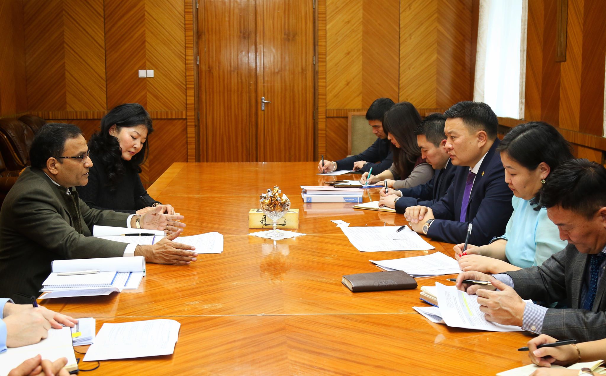 БАОЖ-ын сайд Н.Цэрэнбат АХБ-ны төлөөлөгчдийг хүлээж авлаа