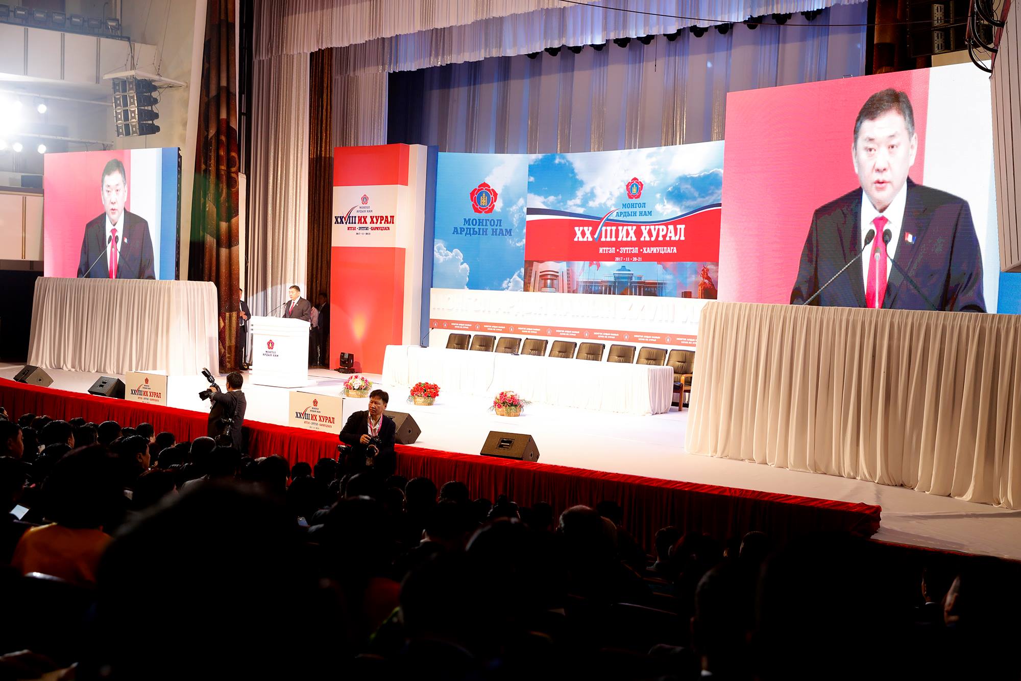 М.Энхболд: Их хурлын гишүүд нь цалингаа хандивлаж байсныг бодвол амьсгаа авахтайгаа боллоо