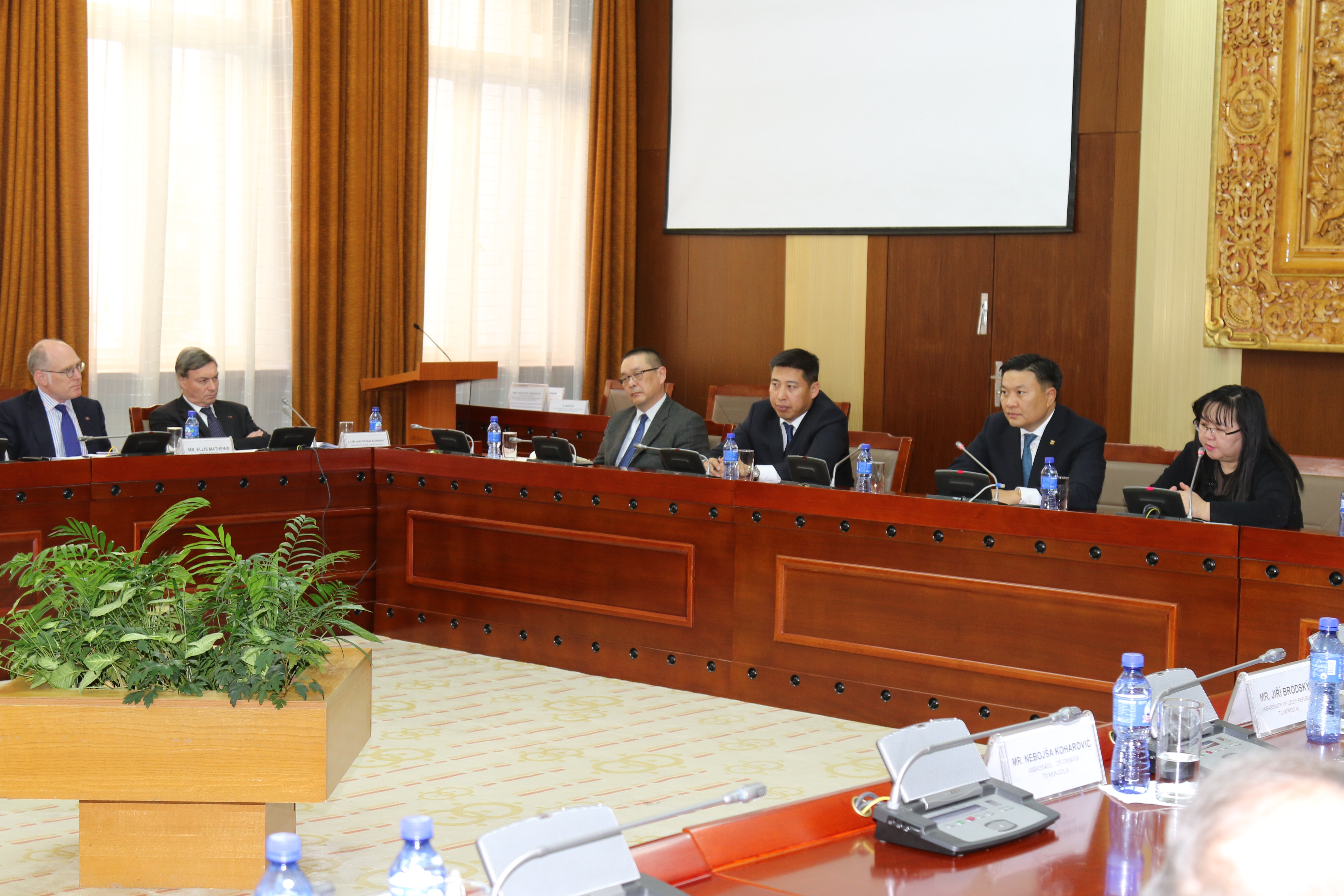 Н.ЦЭРЭНБАТ САЙД ЭЛЧИН САЙДУУДТАЙ УУЛЗЛАА