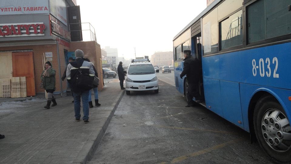 Ачаалал ихтэй авто замуудад нийтийн тээврийн хэрэгслийг чөлөөтэй зорчих боломжийг ханган ажиллаж байна