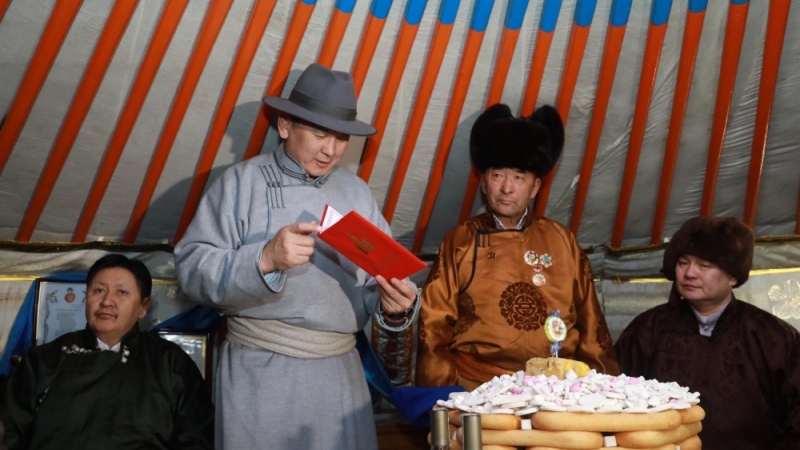 Ерөнхий сайд Улсын аварга малчдад шагналыг нь гардууллаа