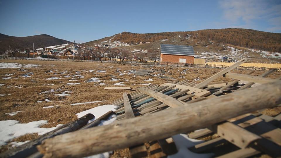 Зөвшөөрөлгүй хашаа барьсан иргэдийн газрыг чөлөөлж байна