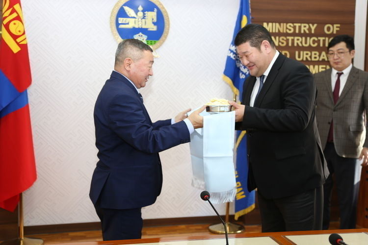 Б.Мөнхбаатар: Хот байгуулалт, төлөвлөлтийн олон ажил хийх бүтээн байгуулалтын шаардлагатай нүүр тулж байна