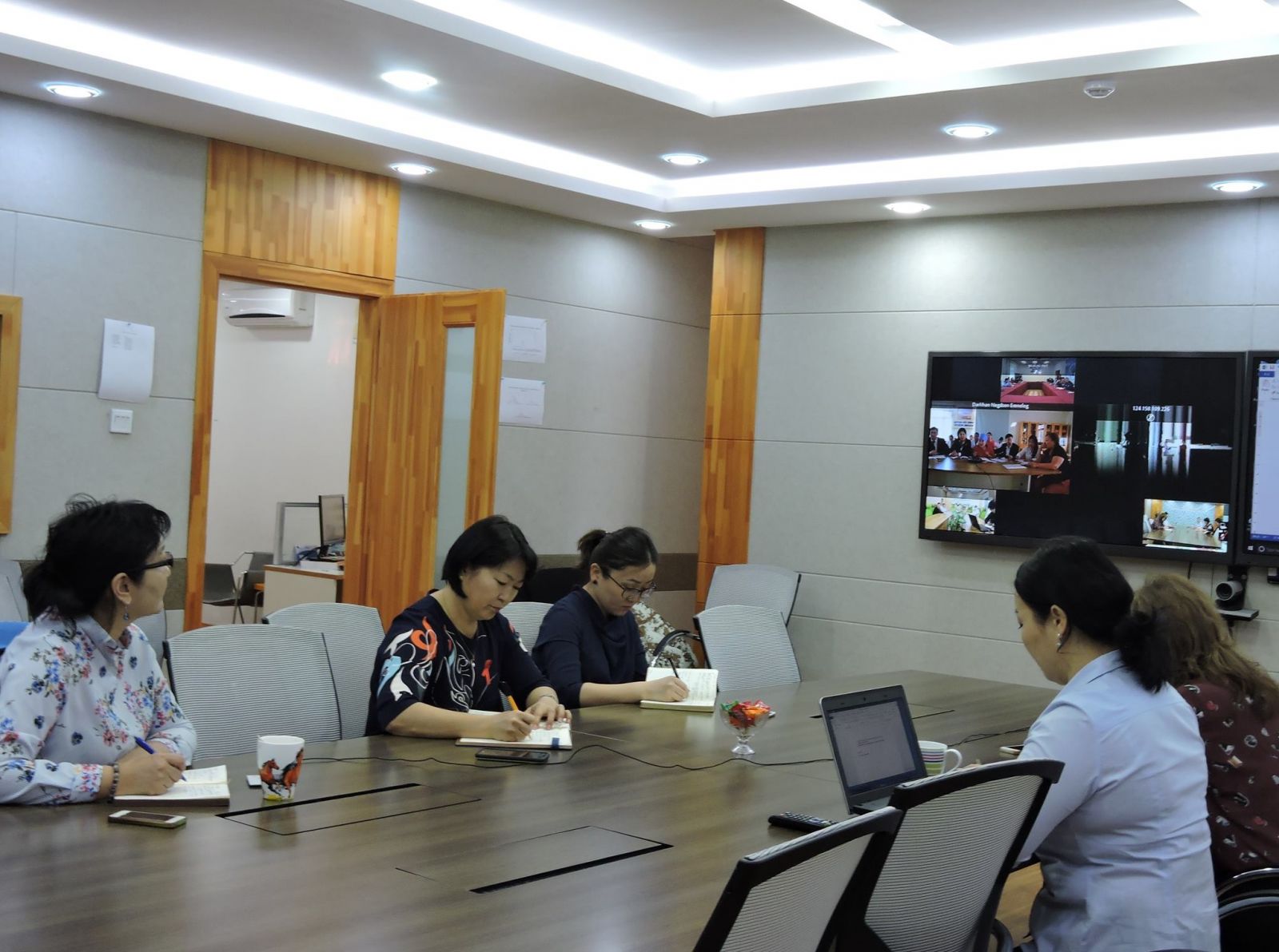 Дарханы төмөрлөгийн үйлдвэрийн 20 ажилчин угаартжээ