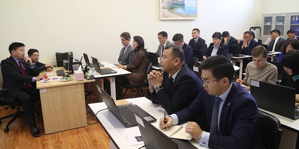 Төрийн албан хаагчийн сургалтын төвтэй боллоо