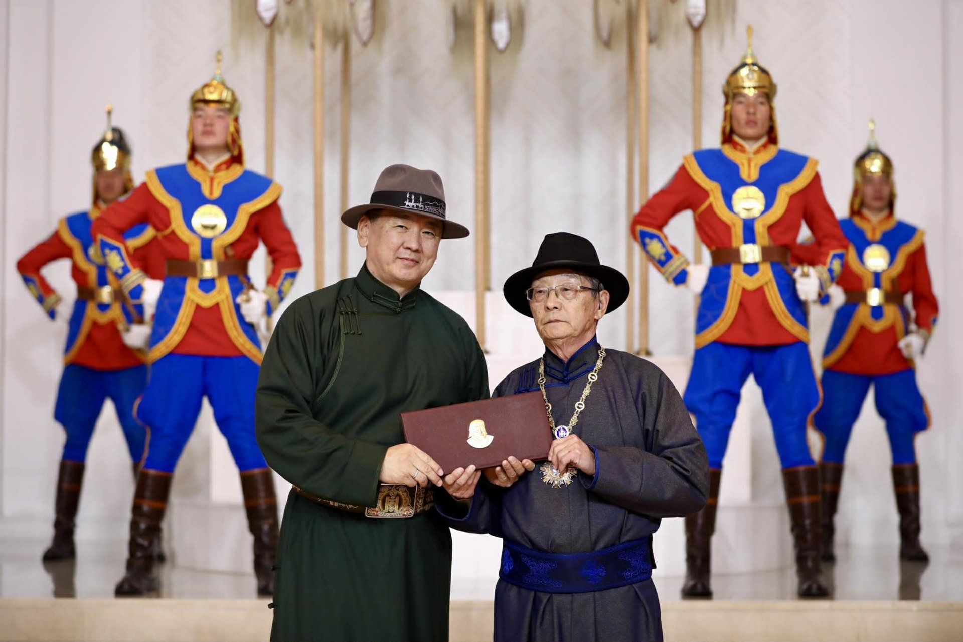 Академич С.Нарангэрэлд “Чингис хаан” тэргүүн зэргийн одон хүртээлээ