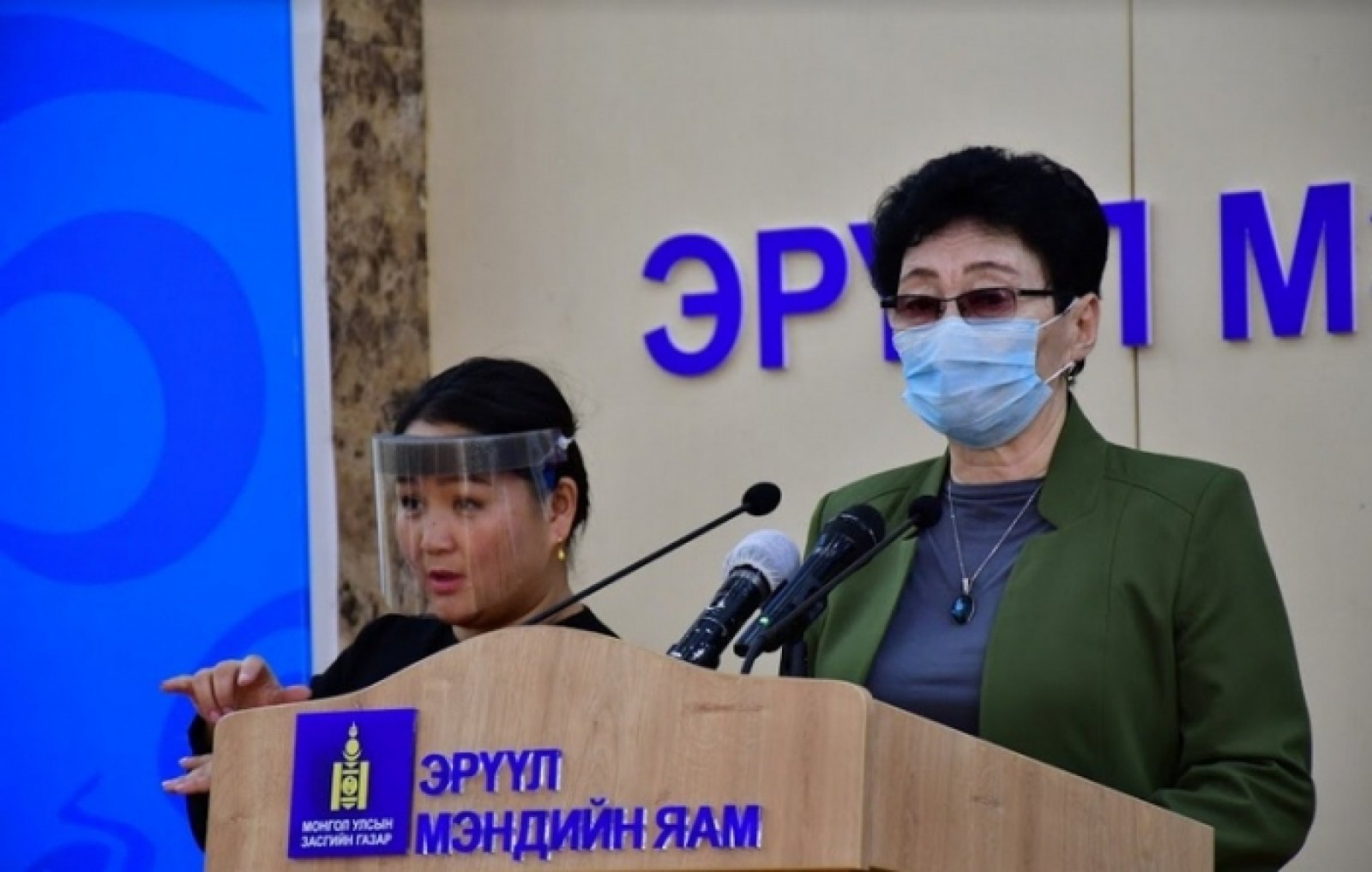 А.Амбасэлмаа: Хоёр хүний шинжилгээнээс коронавирусийн халдвар илэрч, батлагдсан тохиолдол 300 боллоо