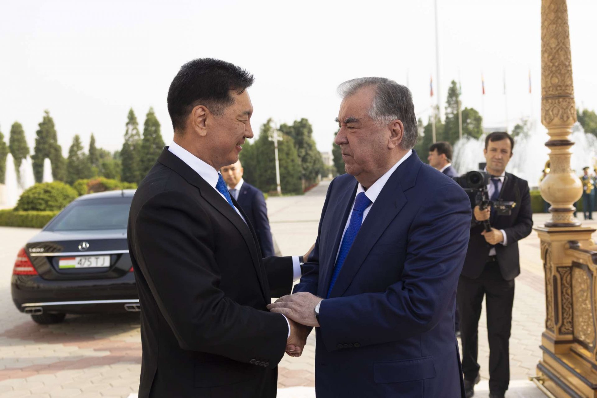 Монгол Улсын Ерөнхийлөгч У.Хүрэлсүхийг албан ёсоор угтлаа