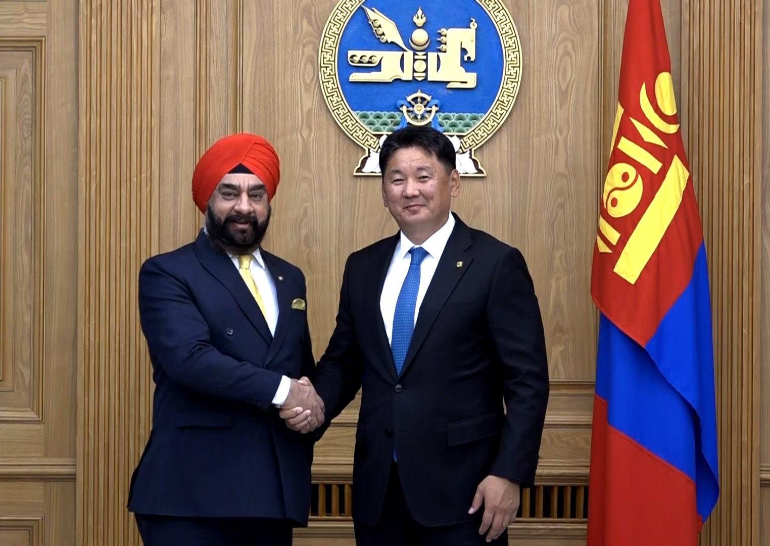 ЕРӨНХИЙ САЙД У.ХҮРЭЛСҮХ БНЭУ-ААС МОНГОЛ УЛСАД СУУГАА ЭЛЧИН САЙД М.П.СИНГХИЙГ ХҮЛЭЭН АВЧ УУЛЗАВ