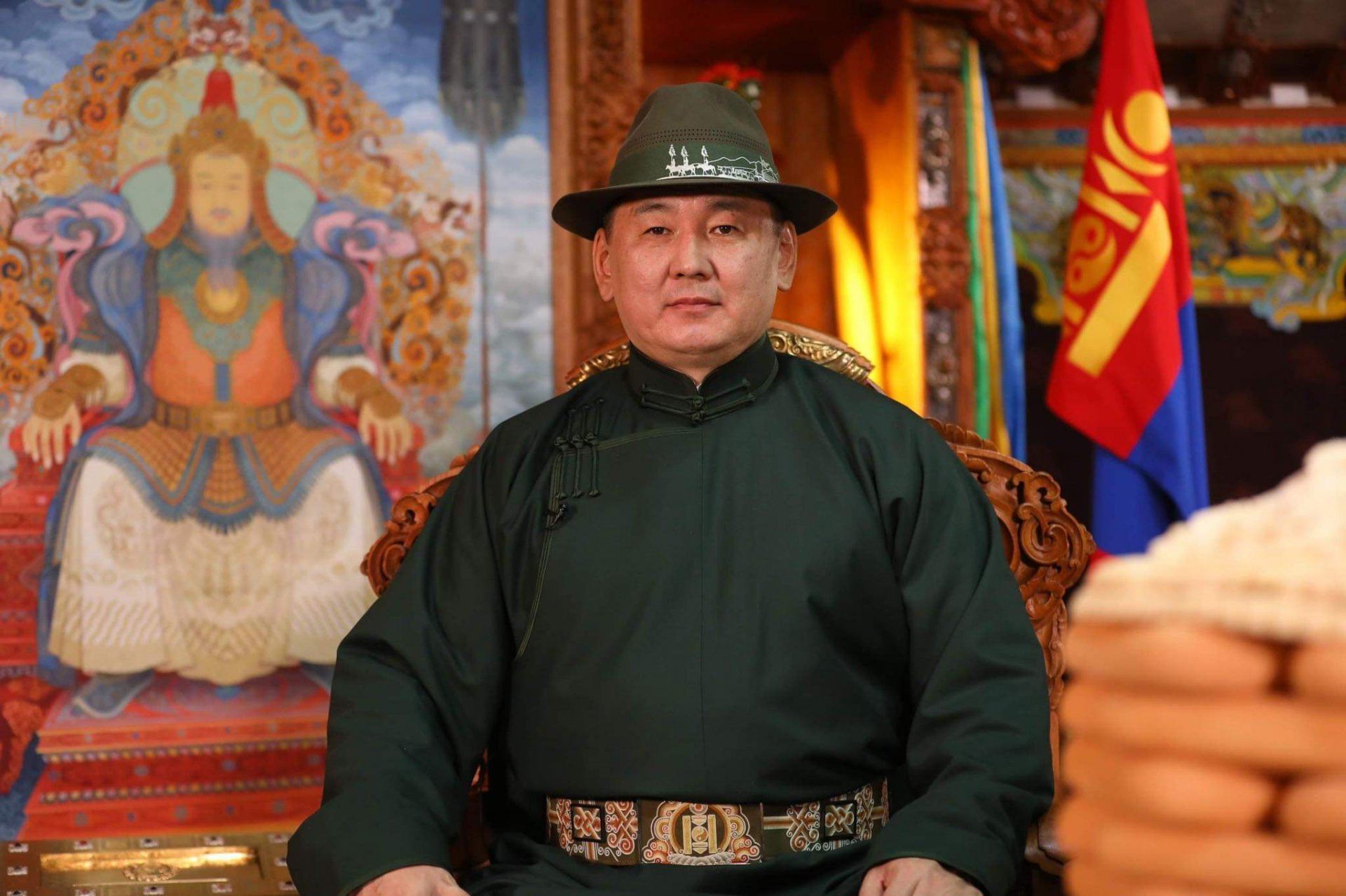 Монгол Улсын Ерөнхийлөгч Ухнаагийн Хүрэлсүхийн XVII жарны “Үзэсгэлэн болгогч” хэмээх Усан туулай жилийн сар шинийн мэндчилгээ