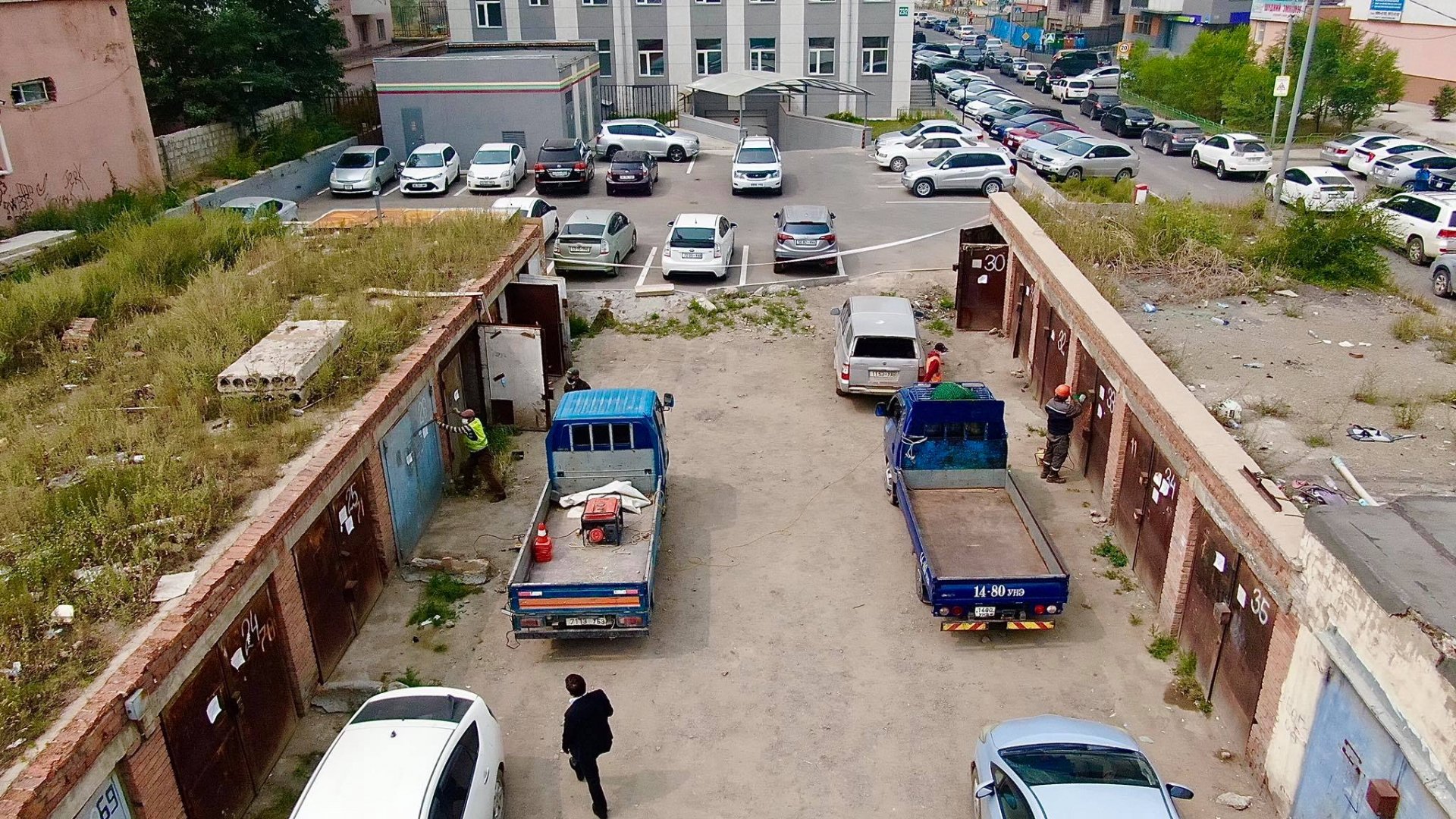 ХСҮТ-ийн эзэмшил газарт хууль бусаар барьсан гараашнуудыг буулгалаа