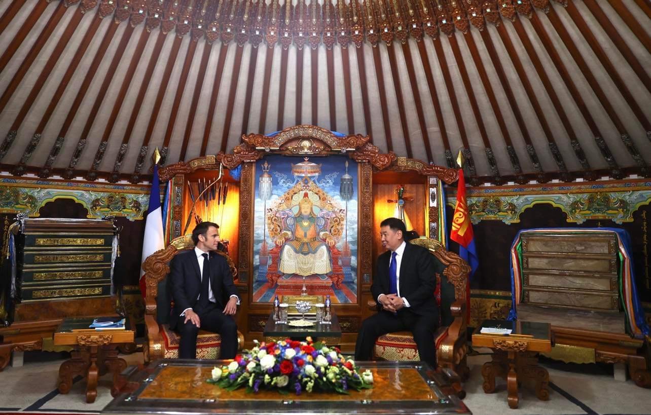 Монгол Улсын Ерөнхийлөгч У.Хүрэлсүх, Бүгд Найрамдах Франц Улсын Ерөнхийлөгч Эммануэл Макрон нар албан ёсны уулзалт, хэлэлцээ хийв