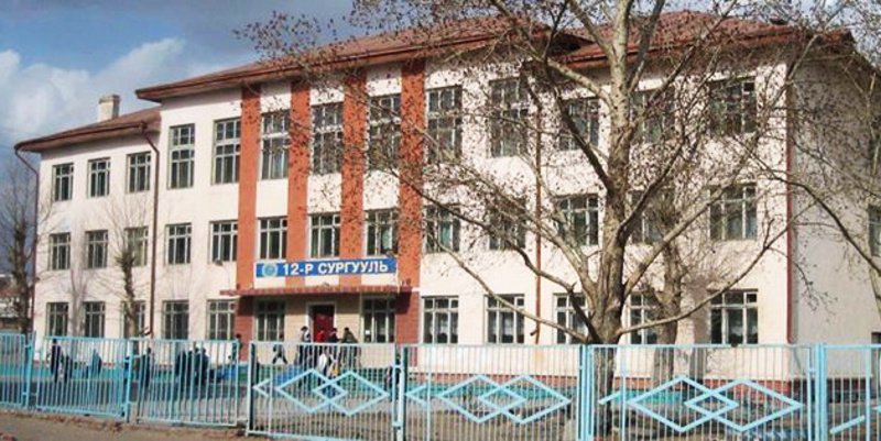 12 дугаар сургуулийнхан сурагчдаас хууль бусаар хураамж авч байгаад баригджээ