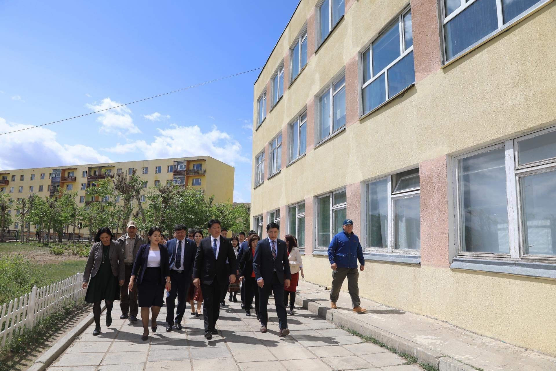 Ерөнхий сайд Багануур дүүргийн сургууль, цэцэрлэг, эмнэлгийн асуудлыг ...