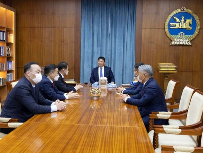 Монгол Улсын Ерөнхийлөгчид УИХ дахь МАН-ын бүлгийн удирдлагууд баяр хүргэж, амжилт хүслээ