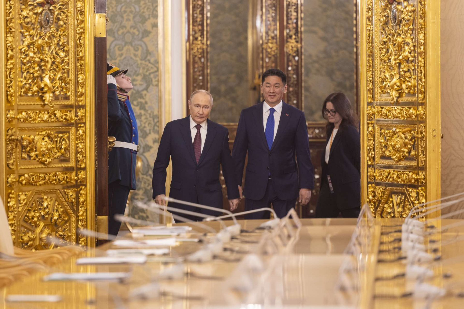 Монгол Улсын Ерөнхийлөгч У.Хүрэлсүх, ОХУ-ын Ерөнхийлөгч В.В.Путин нар албан ёсны уулзалт хийлээ