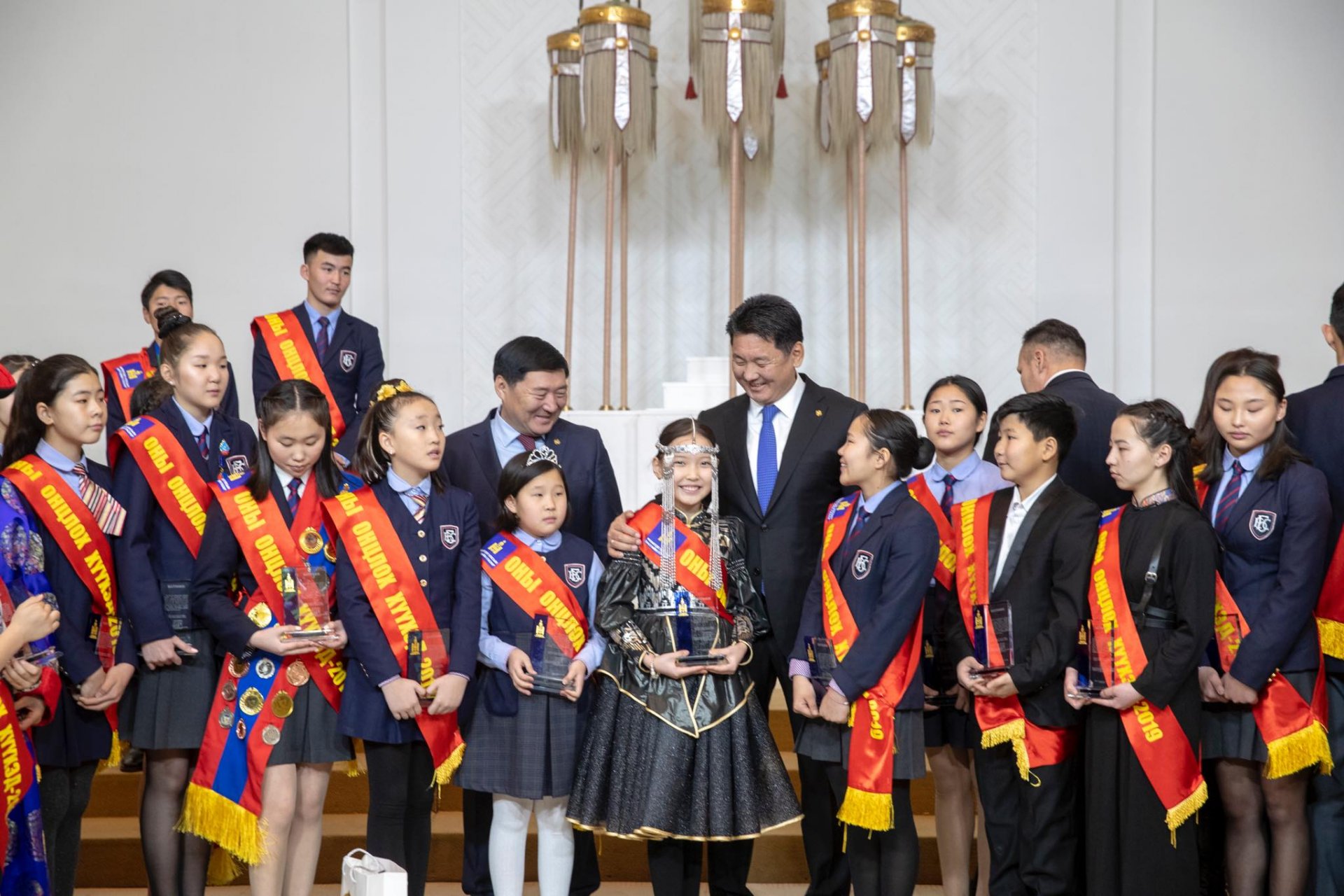 Монгол Улсын Ерөнхий сайд “Оны онцлох хүүхэд”-үүдийг шагнав