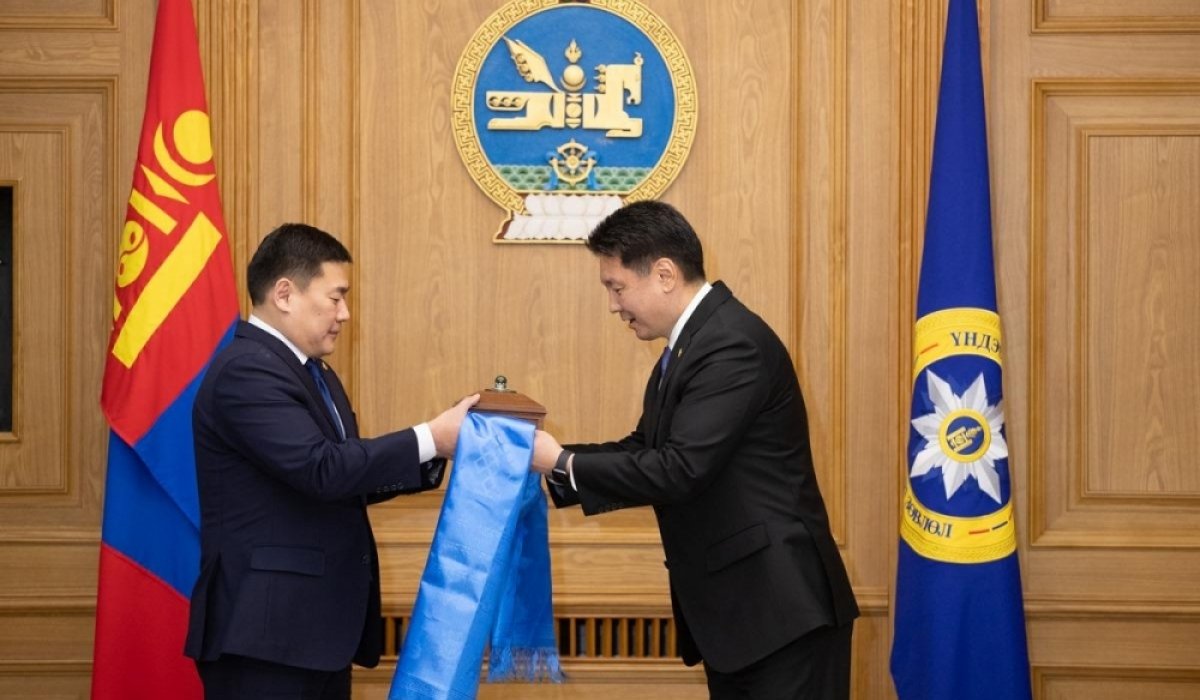 У.Хүрэлсүх МАН-ын даргын ажлаа Ерөнхий сайд Л.Оюун-Эрдэнэд шилжүүллээ