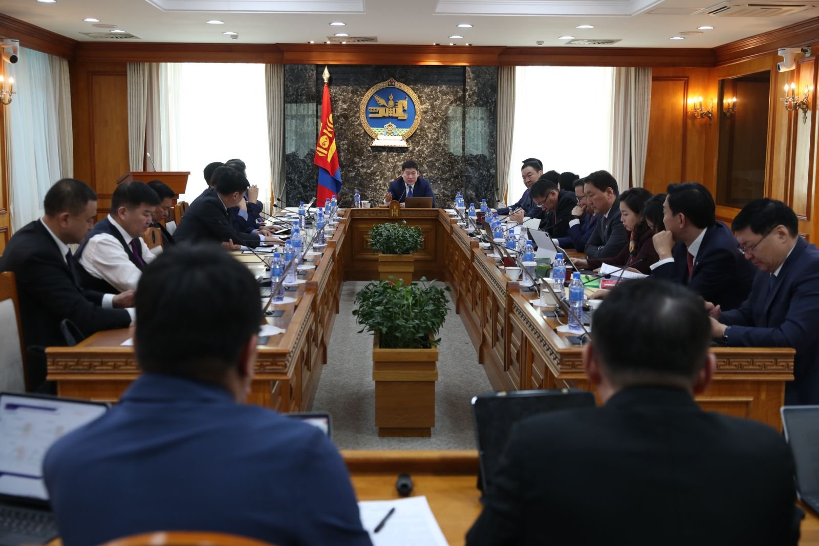 Монгол Улсын Үндсэн хуульд оруулах өөрчлөлтийн төслийг хэлэлцээд УИХ-д өргөн барилаа