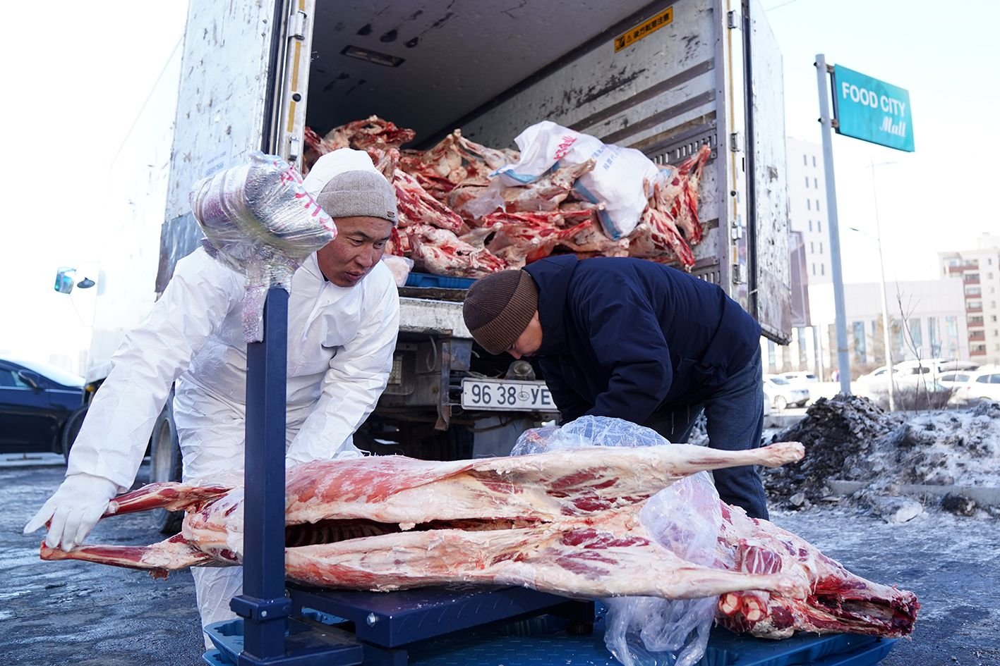 Нөөцийн махыг жижиглэнгээр болон өргөтгөсөн худалдаагаар борлуулж байна