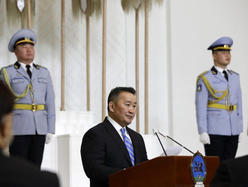 МУ-ын Ерөнхийлөгч Х.Баттулга Монгол ардын намыг тараах тухай захирамж гаргаснаа танилцууллаа