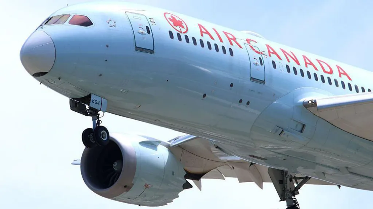 Air Canada-гийн нисгэгч 17 жил хуурамч үнэмлэх ашиглан нислэг үйлджээ