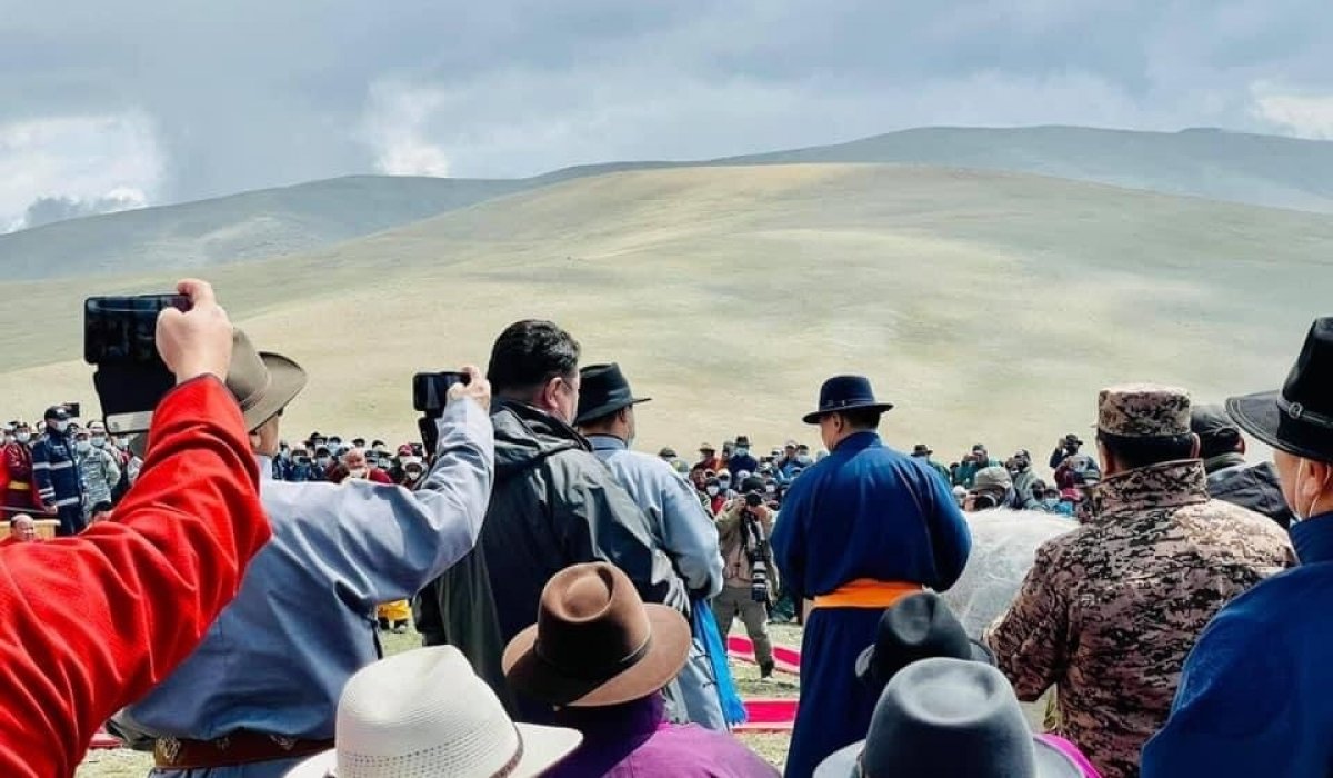 Ерөнхийлөгч У.Хүрэлсүх Сутай хайрханы тэнгэрийг тайх ёслолд оролцжээ