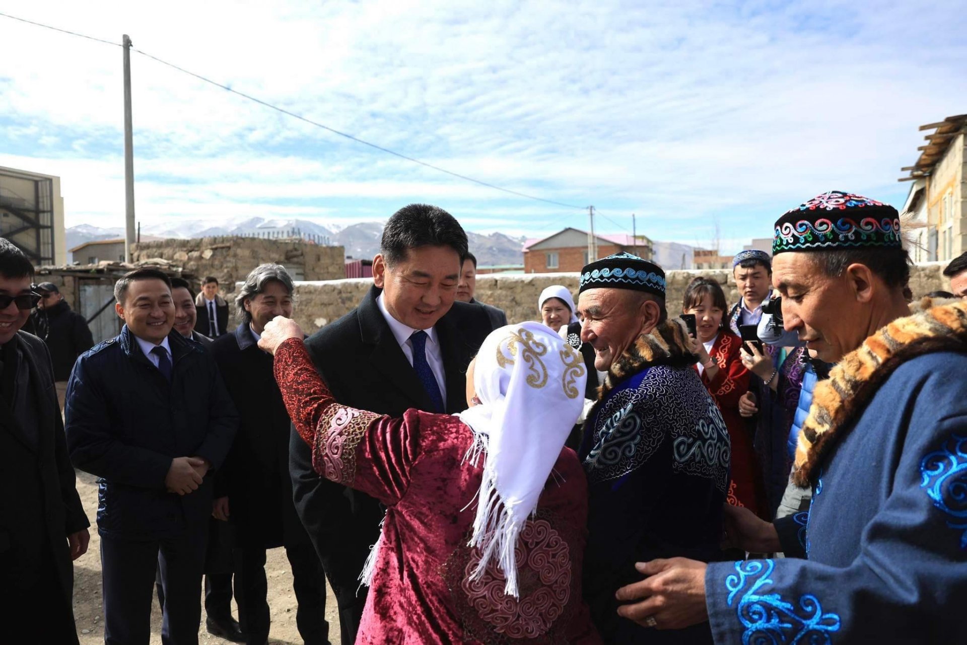 Монгол Улсын Ерөнхийлөгч У.Хүрэлсүх Баян-Өлгий аймгийн иргэн Т.Даргерын гэрт зочиллоо