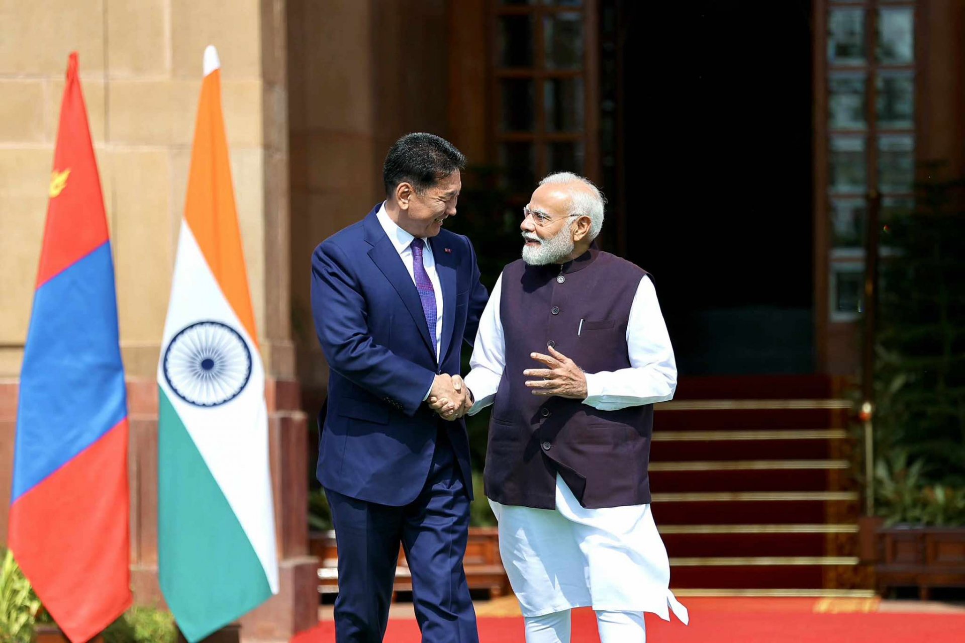 Монгол Улсын Ерөнхийлөгч У.Хүрэлсүхийг БНЭУ-ын Ерөнхий сайд Нарендра Моди угтлаа