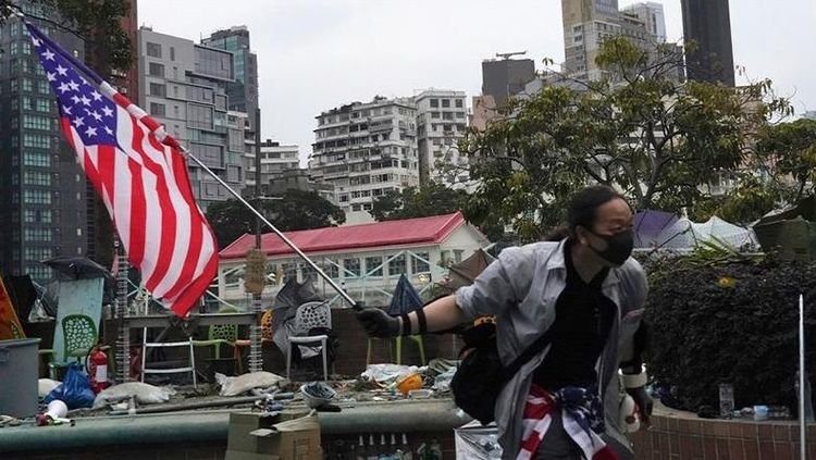Хонконг дахь ардчилал, хүний эрхийн тухай хуульд Трамп гарын үсэг зурлаа