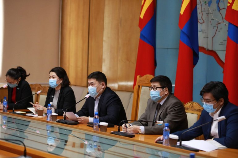 “ОЮУТОЛГОЙ” ТӨСЛИЙН ХӨРӨНГӨ ОРУУЛАГЧ ТАЛТАЙ ХИЙЖ БУЙ ЯРИА, ХЭЛЭЛЦЭЭГ ЭРЧИМЖҮҮЛЭХЭЭР БОЛОВ