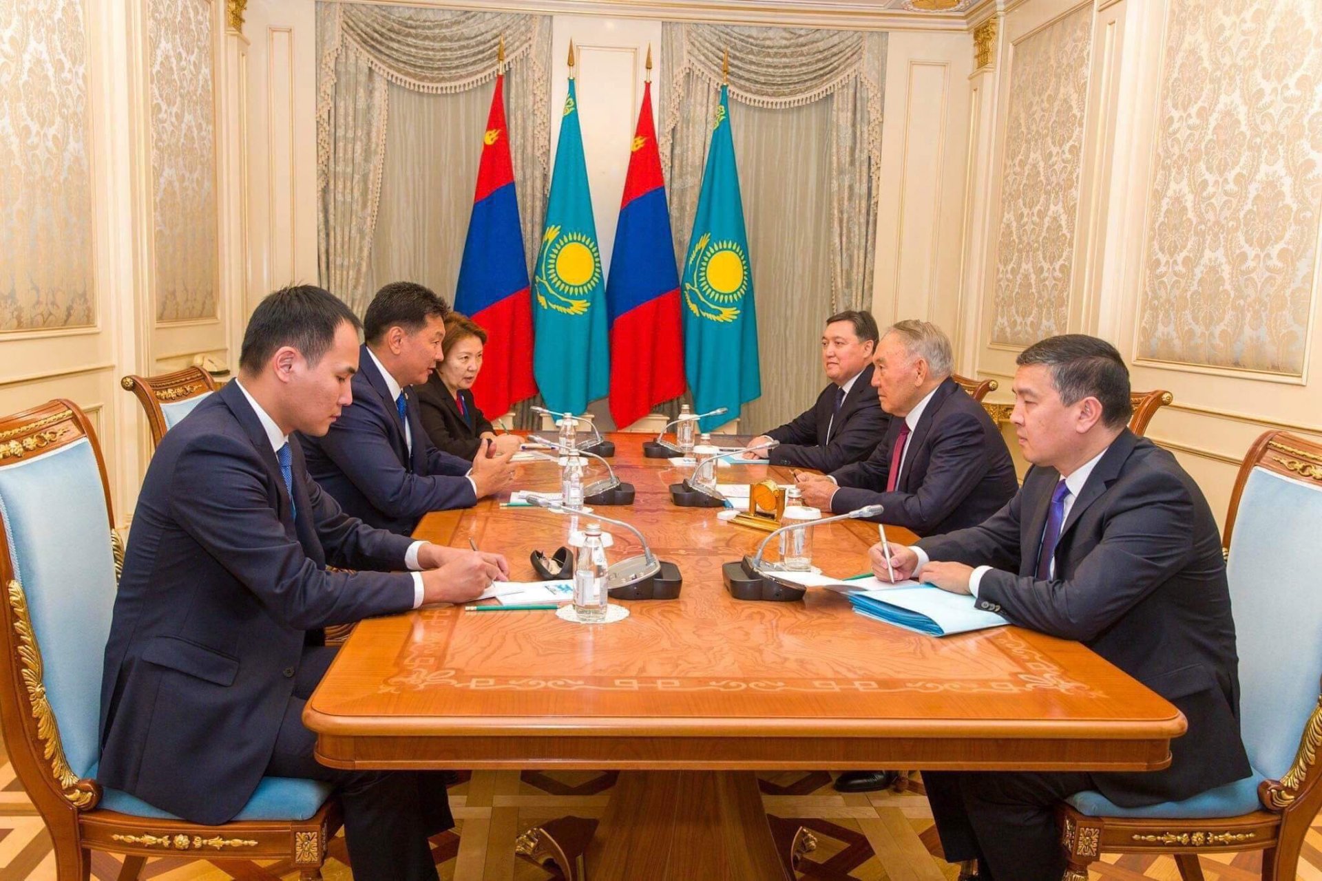 Монгол Улсын Ерөнхий сайд У.Хүрэлсүх Бүгд Найрамдах Казахстан Улсын Анхны Ерөнхийлөгч – Елбасы, Үндэсний аюулгүй байдлын зөвлөлийн дарга Н.А.Назарбаевт бараалхав