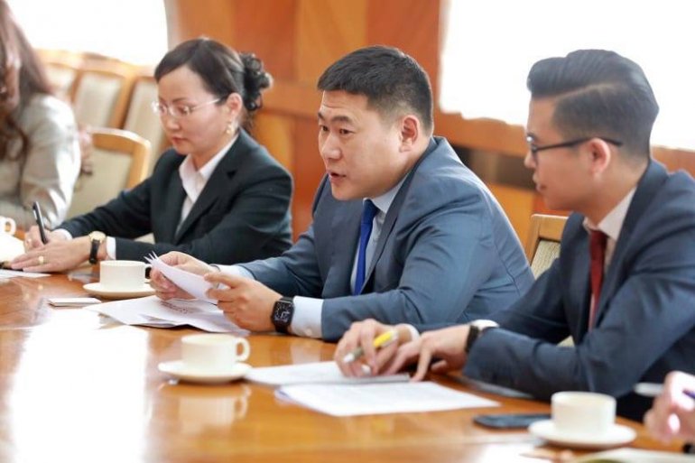 ЗГХЭГ-ЫН ДАРГА Л.ОЮУН-ЭРДЭНЭ НҮБ-ЫН СУУРИН ЗОХИЦУУЛАГЧ ТАПАН МИШРАГ ХҮЛЭЭН АВЧ УУЛЗЛАА