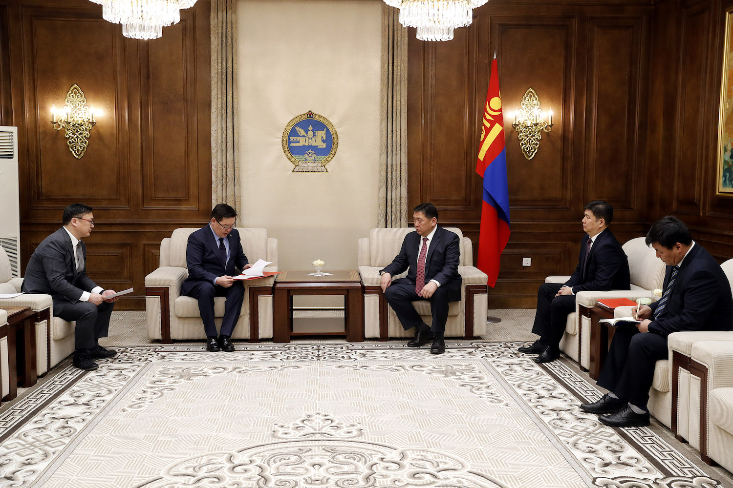 Нийт хүүхдийн 80 хувьд мөнгөн тэтгэмж олгох тухай тогтоолын төслийг УИХ-д өргөн барилаа