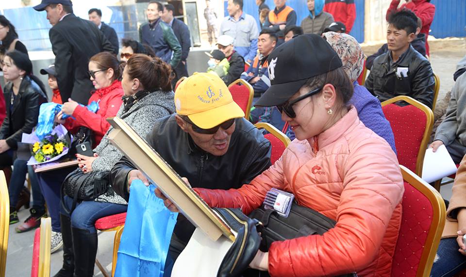 Ашиглалтын шаардлага хангаагүй байранд амьдарч байсан 70 өрх шинэ байрны түлхүүрээ гардан авлаа