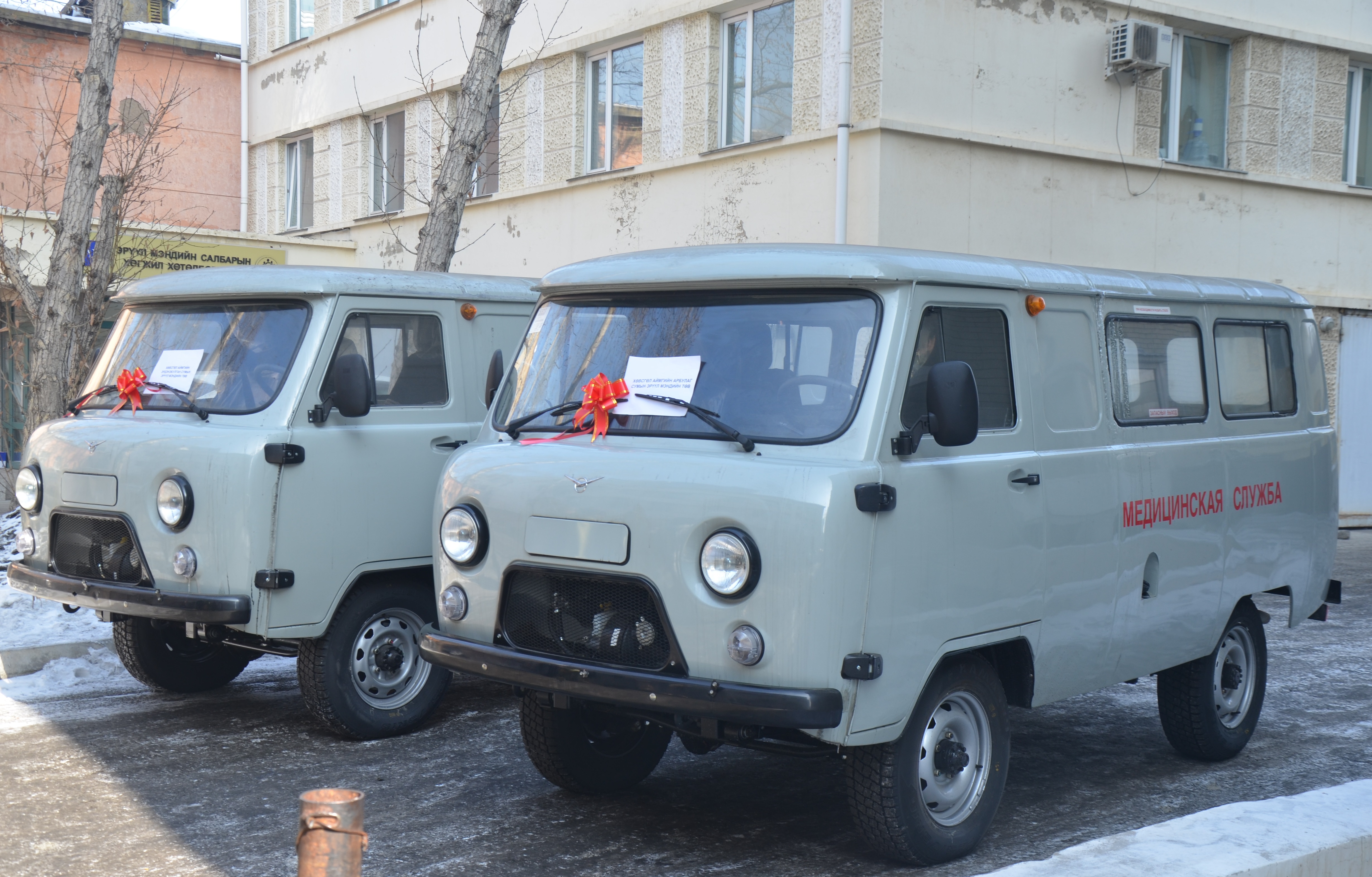 Хөвсгөл аймгийн 2 суманд түргэн тусламжийн автомашин гардуулж өглөө
