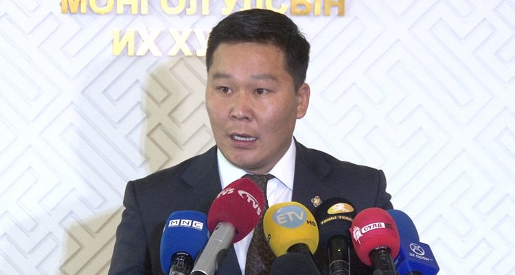 Д.Гантулгыг бүрэн эрхээс нь түдгэлзүүлэх эсэхийг шийдэх хуулийн төслийг анхны хэлэлцүүлэгт шилжүүллээ