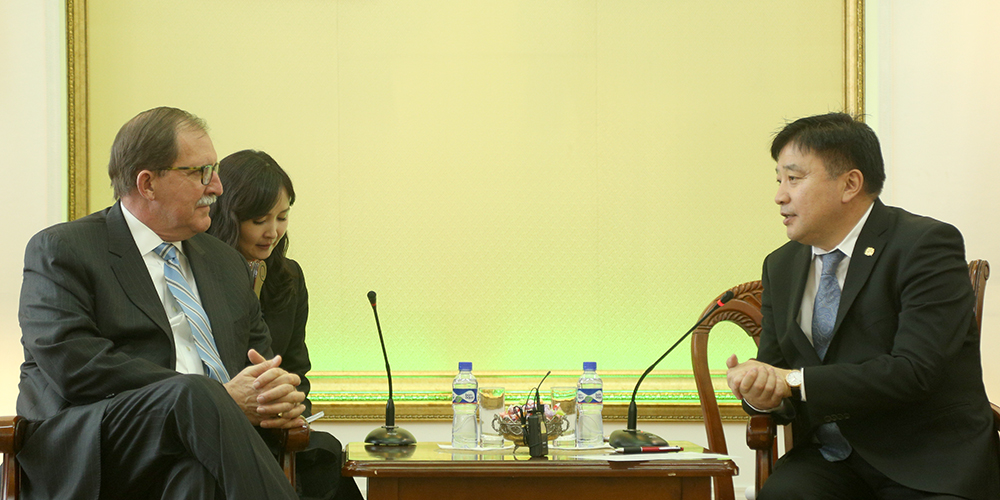 Азийн сангийн ерөнхийллөгчийг хүлээн авч уулзлаа. 