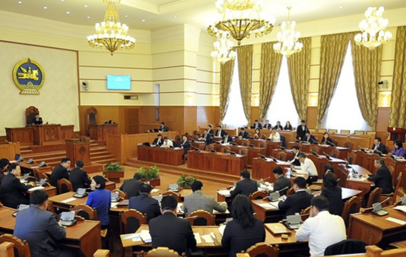 “Стандарт” банкнаас зээл авсан асуудлаар дүгнэлт гаргах ажлын хэсгийг УИХ-аас байгууллаа