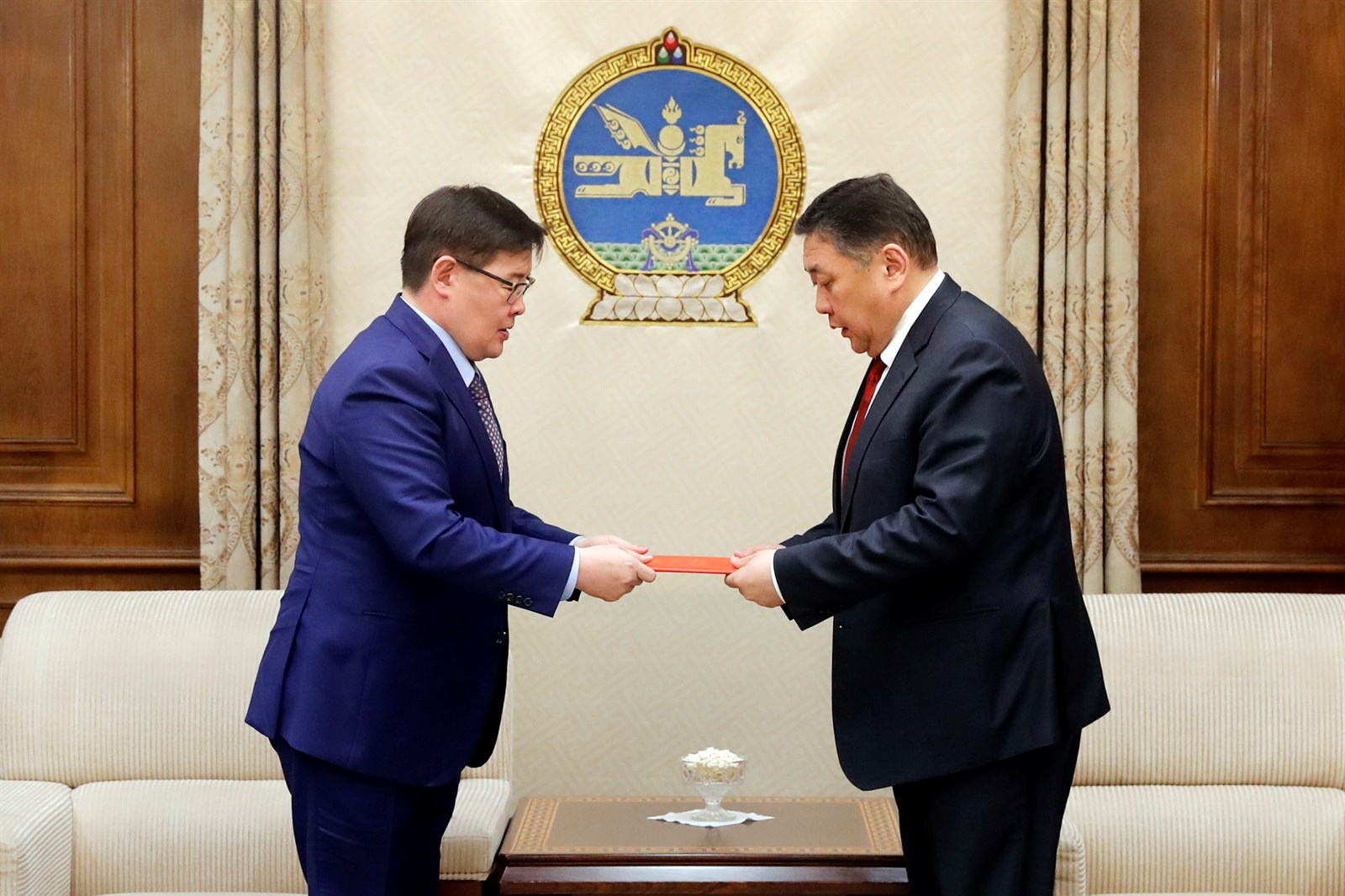 Төрийн өмчөөс аймаг, нийслэлийн өмчид эд хөрөнгө шилжүүлэх тухай тогтоолын төслийг өргөн барилаа