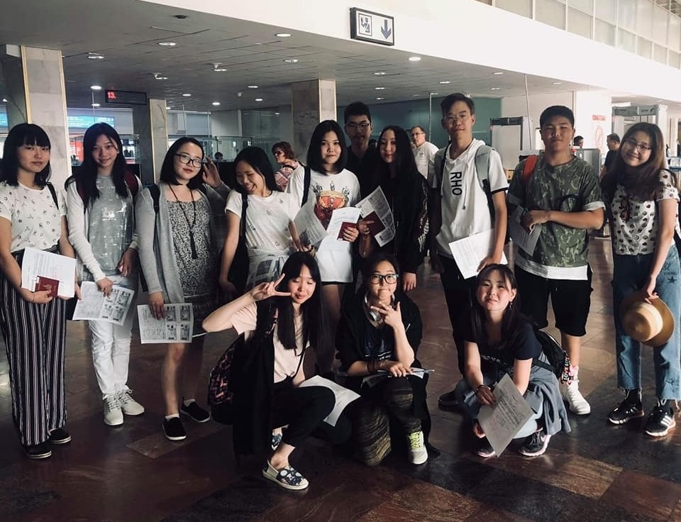 Сакура бүрэн дунд сургуулийн сурагчдын эхний ээлж Японыг зорьлоо