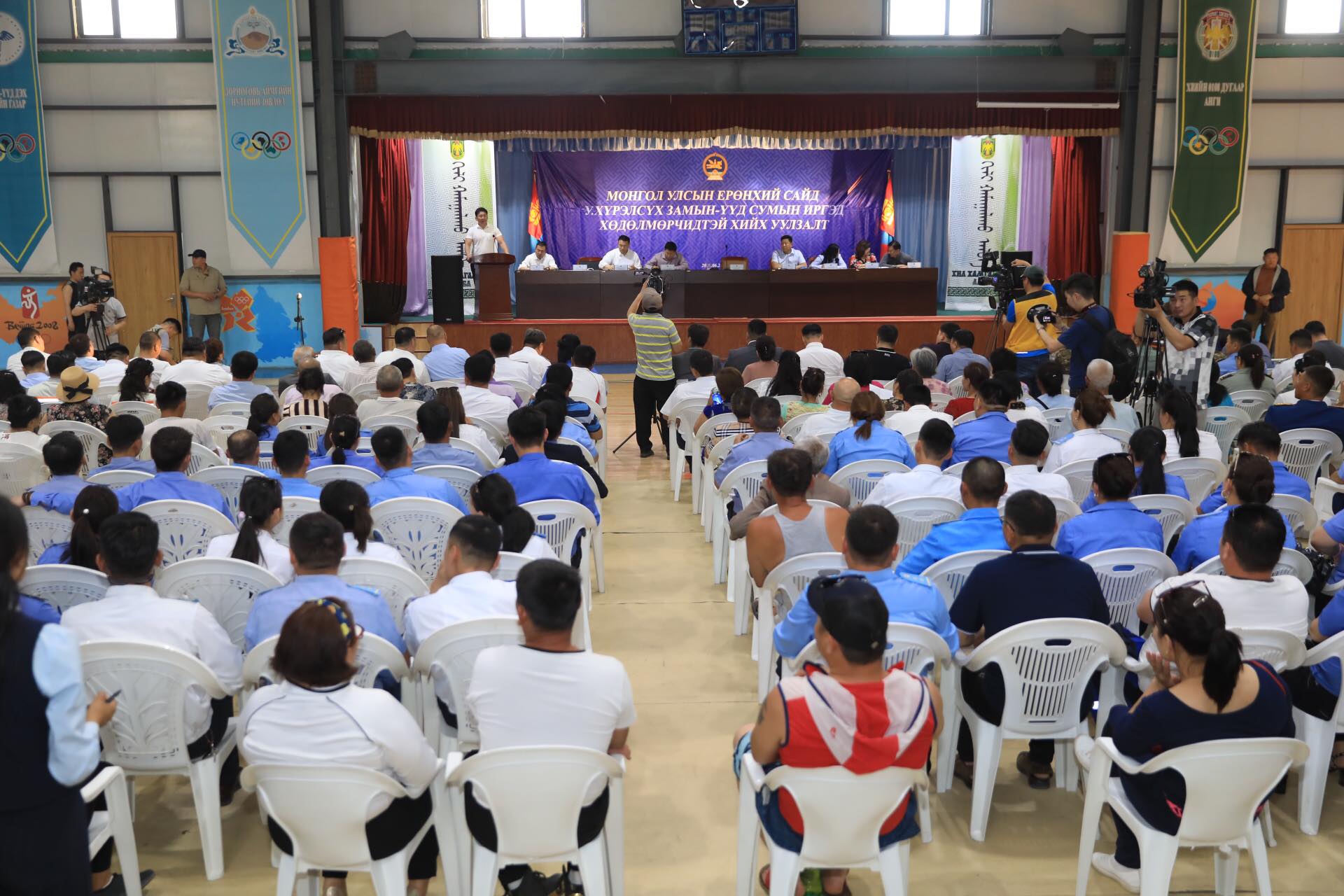 УАЗ-469” автомашины жолооч нарыг хуулийн хүрээнд тээвэр эрхлэхийг Ерөнхий сайд санууллаа