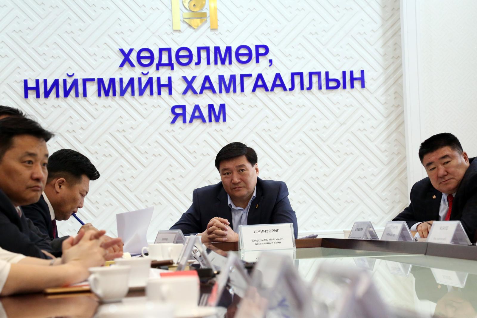 Цалин нэмэх асуудлаар нэмэлт хэлэлцээр хийхээр тогтлоо