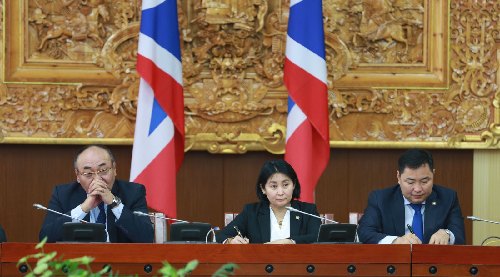 АН: УИХ-ын даргыг өргөдлөө өгөхгүй бол УИХ-ыг тараах Ерөнхийлөгчийн саналыг дэмжинэ