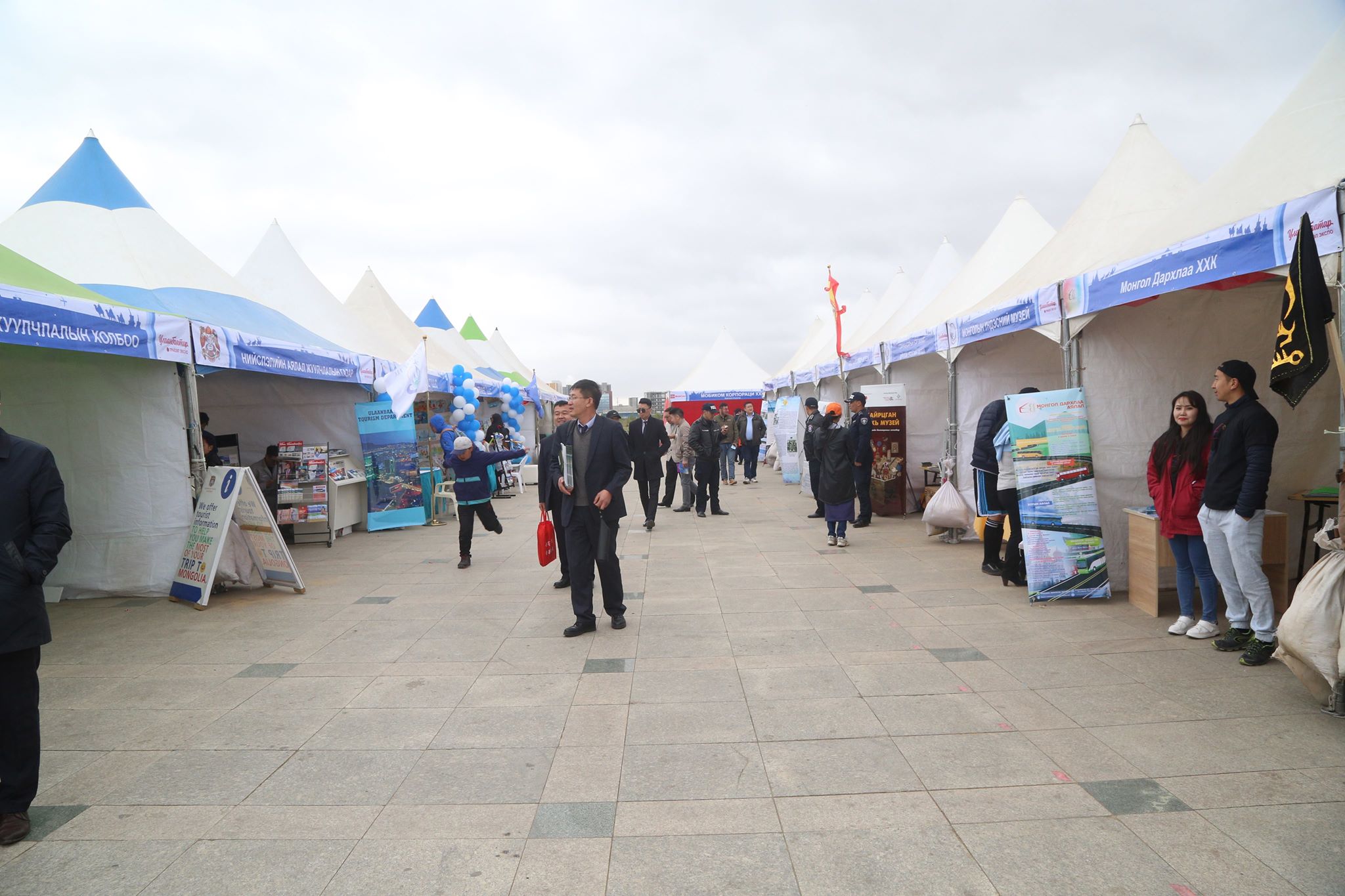 Үндэсний цэцэрлэгт хүрээлэнд аялал жуулчлалын үзэсгэлэн нээгдлээ