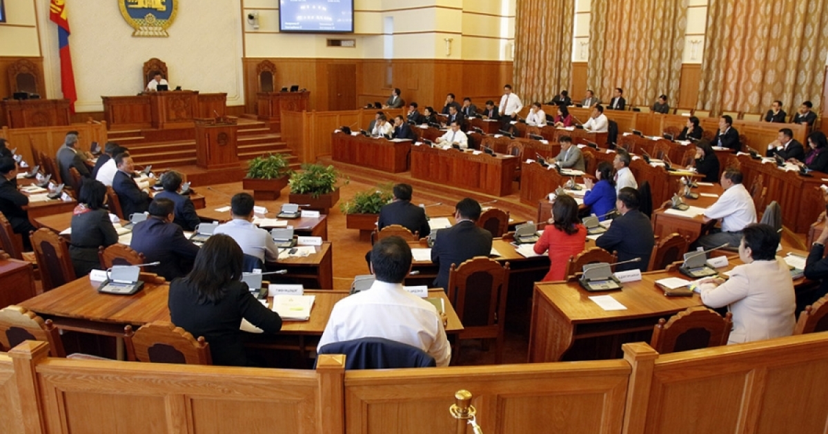 Б.Батзориг гишүүний бүрэн эрхийг түдгэлзүүлэх эсэх асуудлыг УИХ хэлэлцэж байна